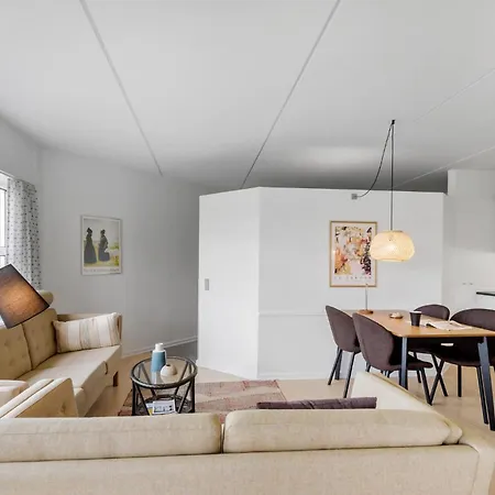 Apartment Bad, Lejl 9